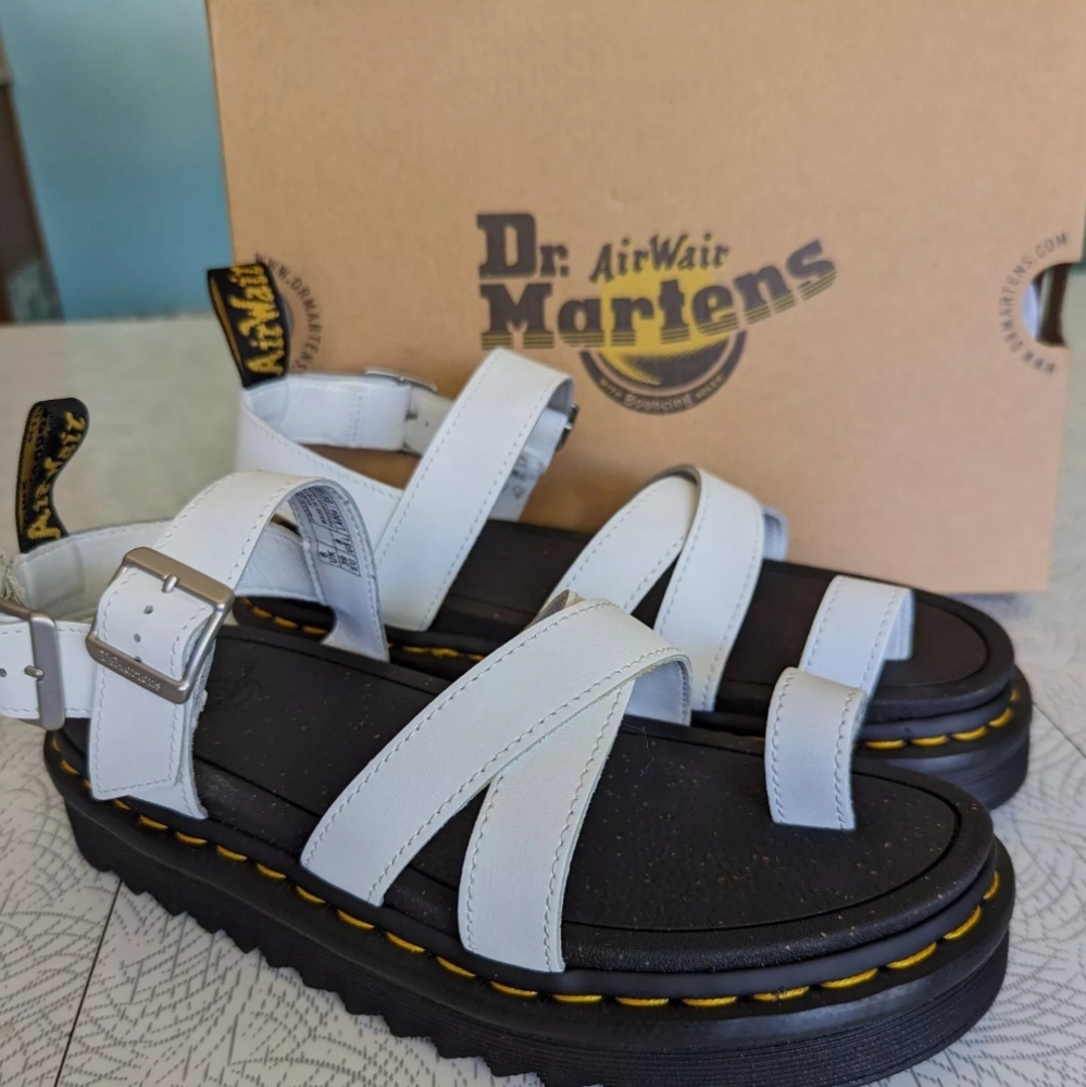DR MARTENS Avry Hydro Platform Toe Loop Sandal White Black Lug Sole Sz 8 US